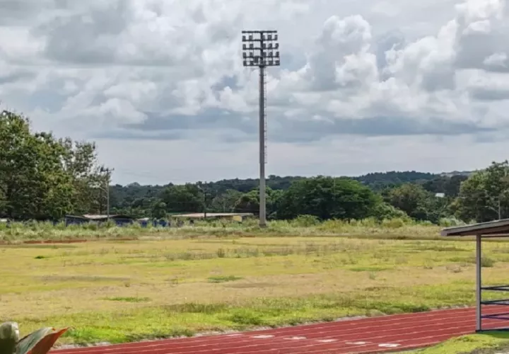 Área deportiva de la Escuela Pedro Pablo Sánchez en franco deterioro. Foto. Eric Montenegro