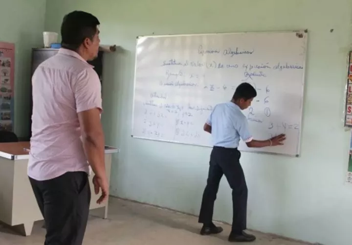 Ninguna escuela del país debería denunciar la falta de docentes. 