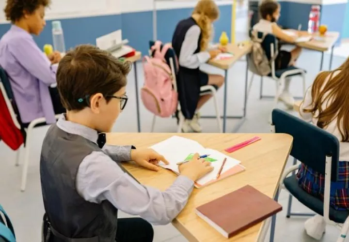 Más del 25% de las escuelas particulares han notificado sobre aumentos en mensualidades y matrículas para 2025. Pexels