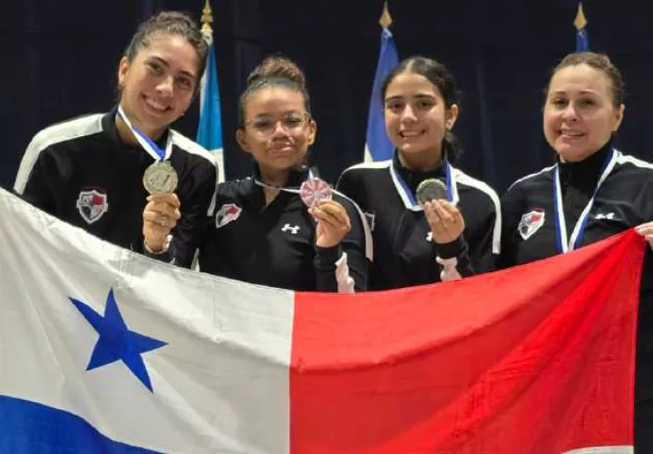 El equipo esgrima panameño femenino. Foto: Cortesía