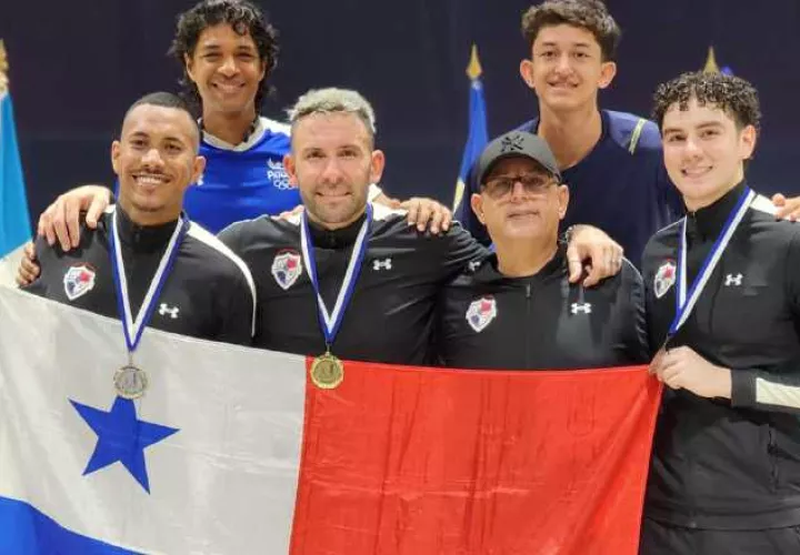 El equipo esgrima panameño masculino. Foto: Cortesía