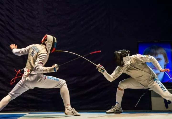 La esgrima es un deporte que requiere la máxima atención.  