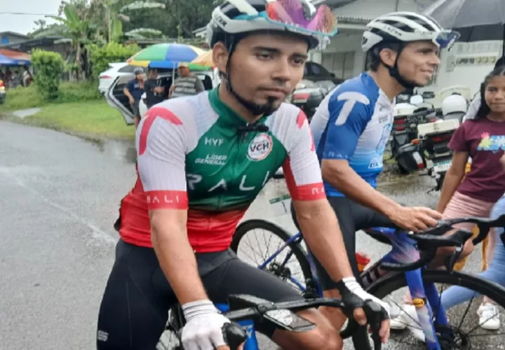 Bolívar Espinosa y Franklin Archibold (der.) estará en la Vuelta a Costa Rica. Foto: Jaime Chávez