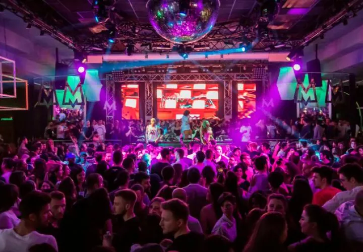 Actualmente, los bares y discotecas en el país cierran sus puertas, de jueves a sábado, a las 4:00 de la mañana.  Pexels