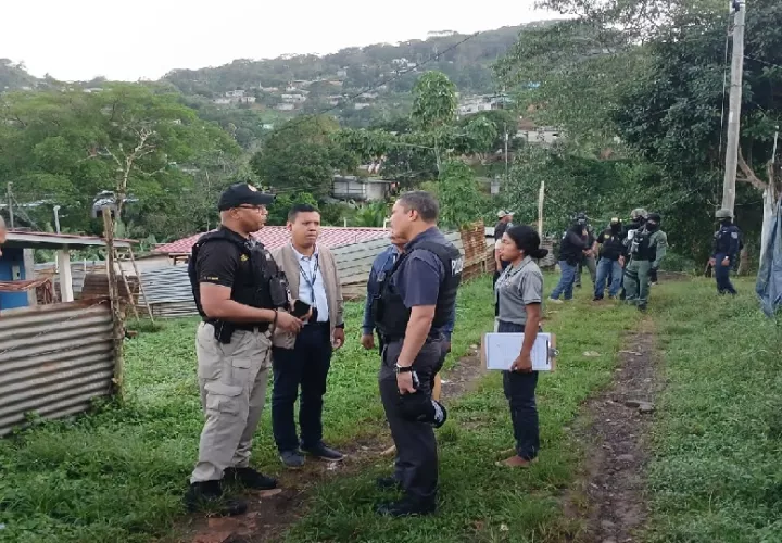 Miembros del Ministerio Público y la Policía Nacional  trabajan para dar con los responsables del homicidio del guardia de seguridad  Gerson González Varela. Foto. PGN