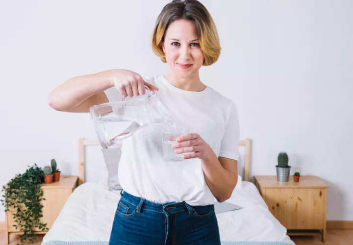 Ingiera suficiente agua durante el día. Foto: Ilustrativa / Freepik