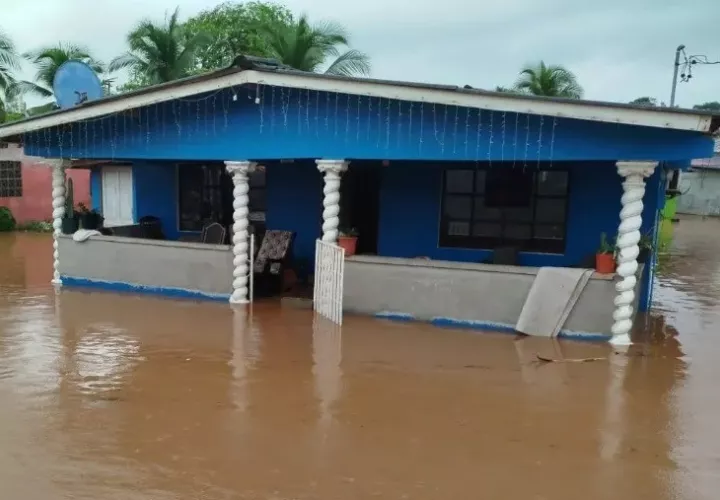 En Navidad, más de 25 casas se vieron afectadas por el ingreso del agua en Portobelo-centro. Foto: Diómedes Sánchez  