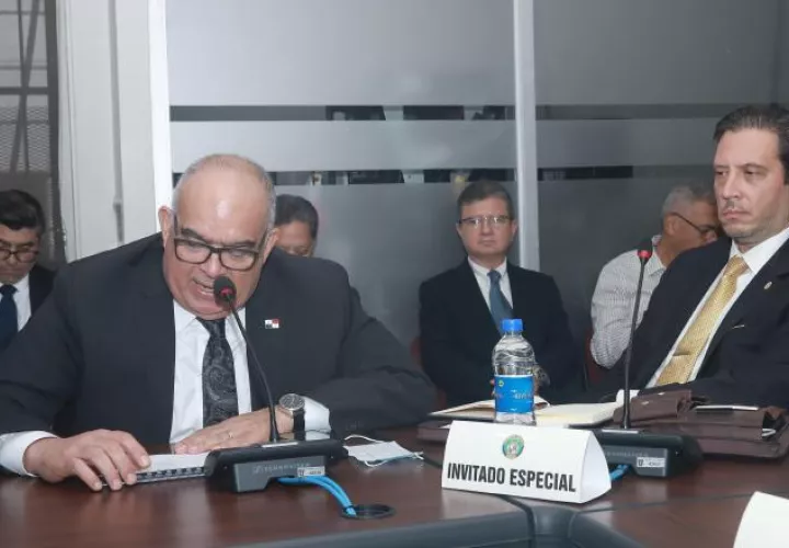 Luis Felipe Icaza, viceministro de Seguridad Pública, sustenta el crédito adicional para la cartera. Cortesía