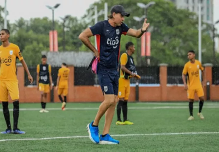 Leonardo Pipino, técnico de Panamá Sub-17. Foto: Fepafut