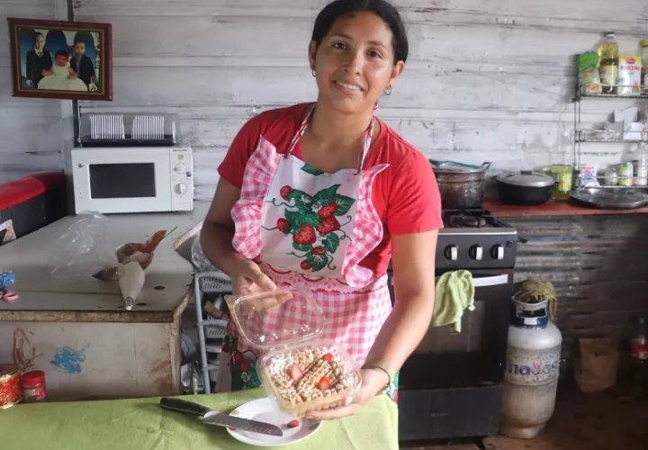 Con la Red de oportunidades Orelis buscó la manera de tener un sustento para ella y sus hijos. Foto. Mides