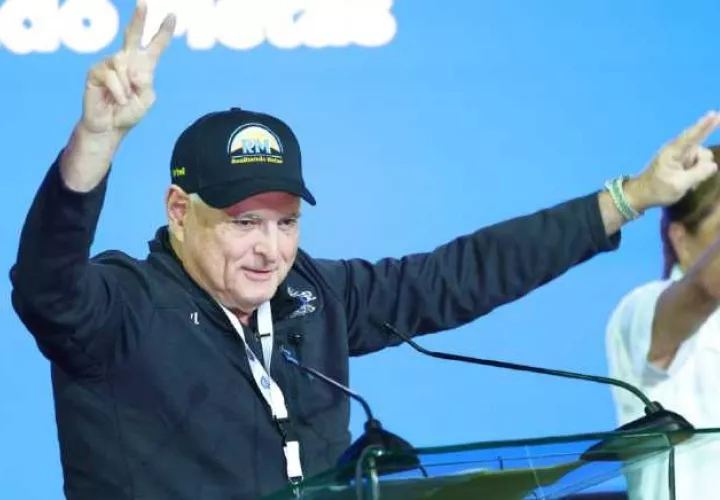 Ricardo Martinelli impulsó el transporte en metro en Panamá. Foto: Grupo Epasa