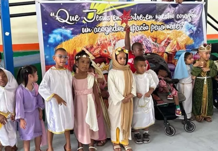 Los estudiantes disfrutaron de música, dinámicas grupales, golosinas, dulces y regalos. Foto: Diómedes Sánchez 