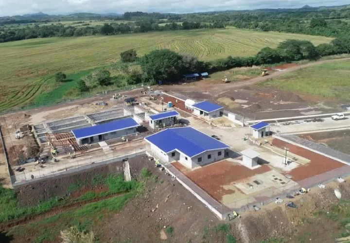 Instalaciones del  agua potable y alcantarillado sanitario en Ocú. Foto. Idaan