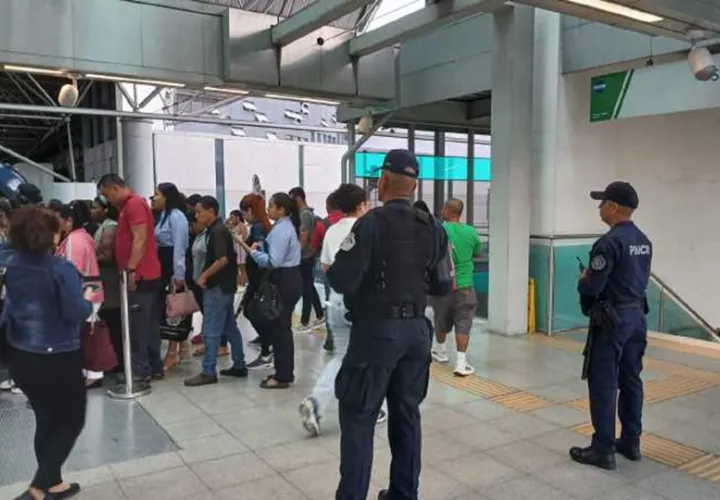 Personal de la Unidad Policial del Metro de Panamá en uno de sus operativos.  Cortesía