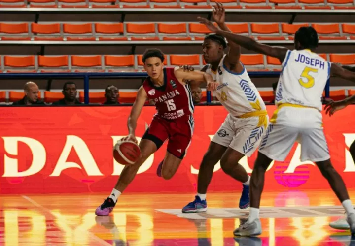  Anthony González de Panamá (15) conduce el balón para el partido contra Islas Vírgenes. Foto: FIBA