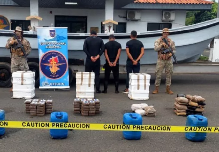 En Punta Mala, fueron detenidos tres tripulantes de la lancha artesanal: dos panameños y un colombiano. Foto. Senan