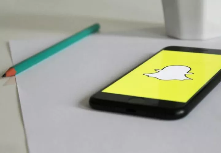 Snapchat puede representar un riesgo para los niños. Los adultos deben estar claros en la seguridad de esta red. 