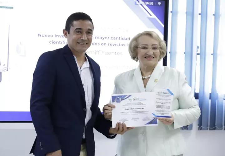 El doctor Abel Batista ha liderado el descubrimiento de múltiples especies de anfibios y reptiles. Foto: Cortesía