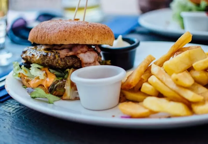 La adicción a la comida es un trastorno en el que se pierde el control sobre lo que se come. Foto: Pexels