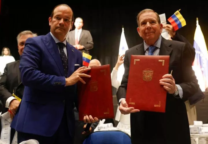  El canciller de Panamá, Javier Martínez-Acha (i), y el líder opositor venezolano, Edmundo González Urrutia. Foto: EFE
