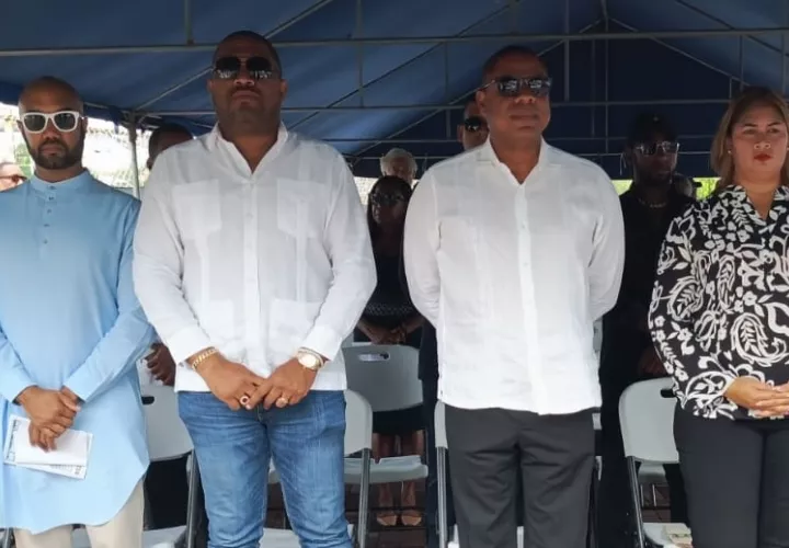 En los actos participaron autoridades, el Comité 9 de Enero y la comunidad colonense. Foto: DIómedes Sánchez. 