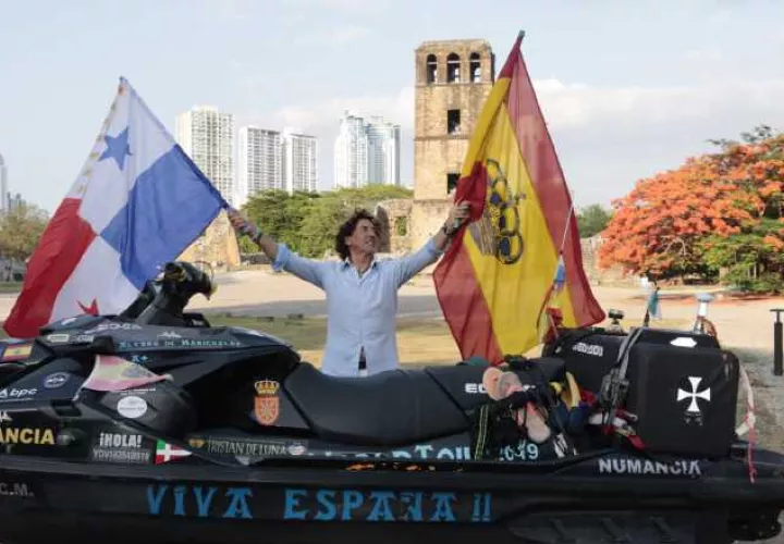 El navegante lleva 21 meses esperando en Panamá para cruzar el canal.