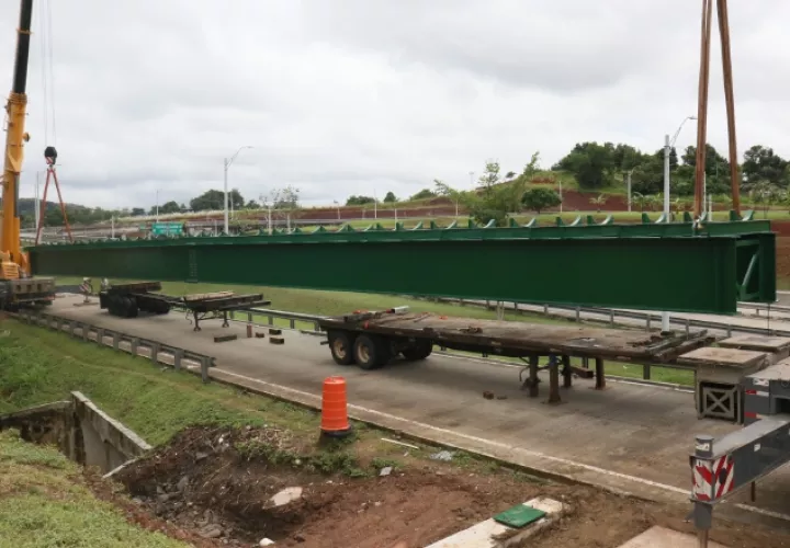 En estos momentos se desarrollan trabajos de instalación de tuberías a lo largo del corredor Este.  Cortesía