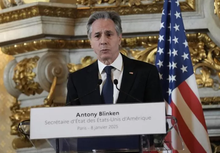 El secretario de Estado de EE. UU., Antony Blinken, pronuncia un discurso tras su reunión con el ministro de Relaciones Exteriores francés, Jean-Noel Barrot, en París, Francia. EFE