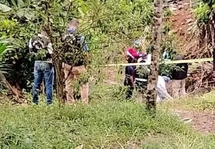 Vecinos del sector se limitaron a indicar que en horas de la madrugada se escucharon varias detonaciones.