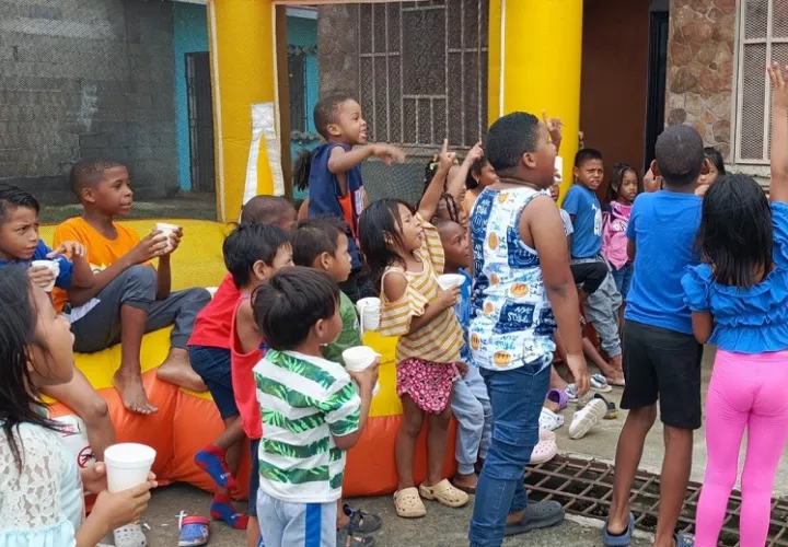 Esta actividad incluyó la entrega de 500 juguetes y 500 pares de chancletas recolectados. Foto: Diómedes Sánchez 
