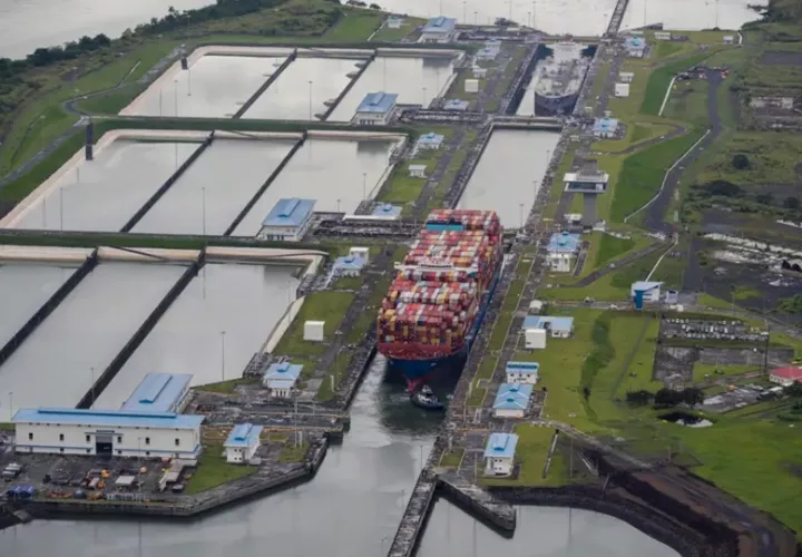 Los tránsitos por el Canal bajaron en 2024 a causa de la sequía. Foto: EFE