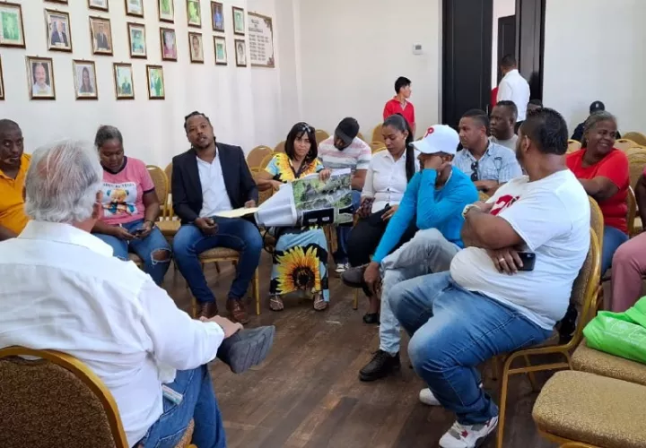 La Gobernación de Colón se reunió conlos manifestantes para lograr un encuentro con las autoridades de bienes revertidos