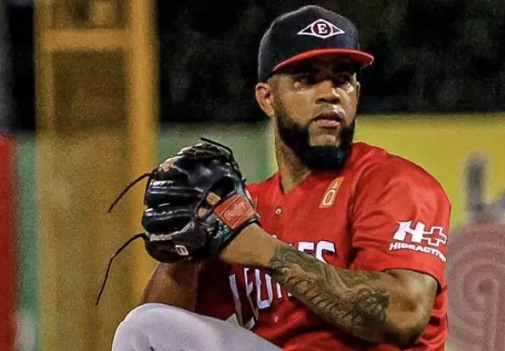 El lanzador coclesano Darío Agrazal de los Leones del Escogido en República Dominicana. Foto: Twitter