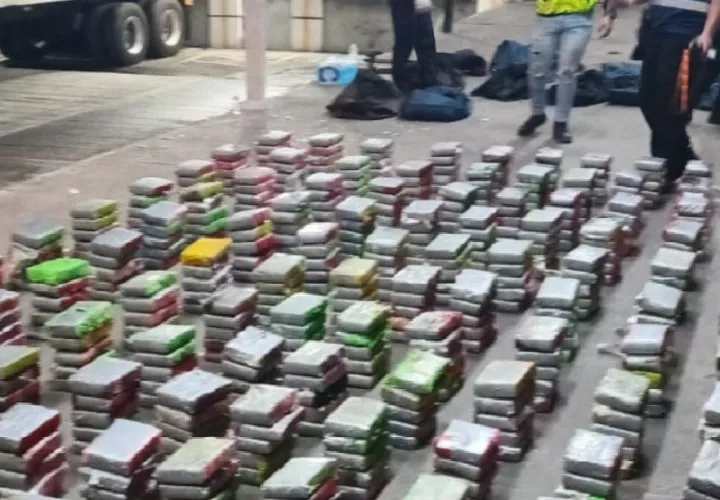 La operación policial contra el narcotráfico, forma parte de los resultados del Plan Firmeza, en un terminal portuario. Foto. Cortesía. PGN