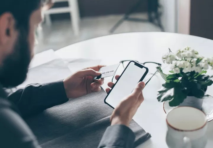 Se aconseja a los ciudadanos prestar atención a la información que reciben a través de medios digitales. Foto: Pexels