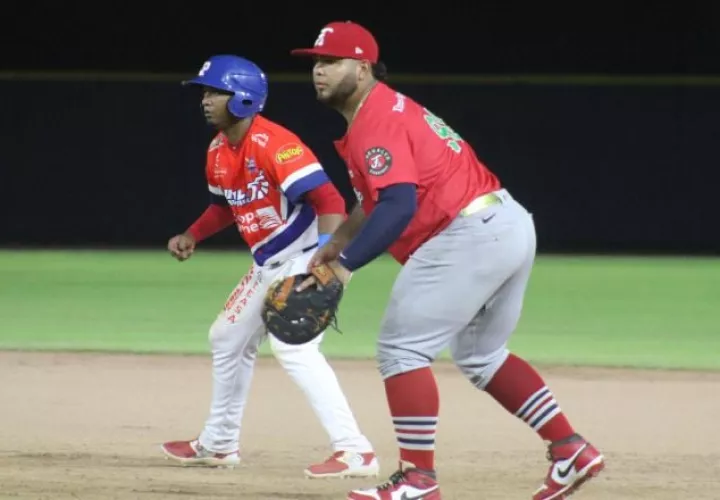 Federales de Chiriquí y Águilas Metropolitanas, listos para arrancar la semifinal en Probeis. Foto: Probeis