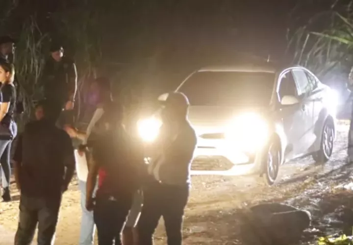 La mujer fue auxiliada y trasladada al hospital. 