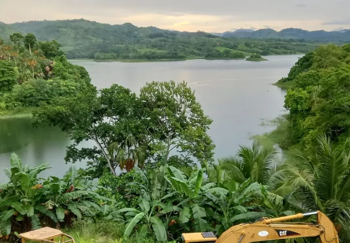 El lago Bayano representa una potencial fuente hídrica para el país. Foto: Archivo