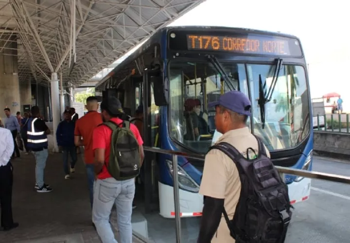 La entrada al intercambiador, ubicado debajo de la Línea 1 del Metro en San Isidro, no conlleva ningún costo para los usuarios.  Foto: Cortesía 