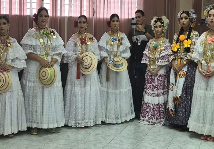 Con la participación de 108 delegaciones confirmadas, miles de mujeres de todas las edades lucirán con orgullo las tradicionales polleras. Foto. Thays Domínguez