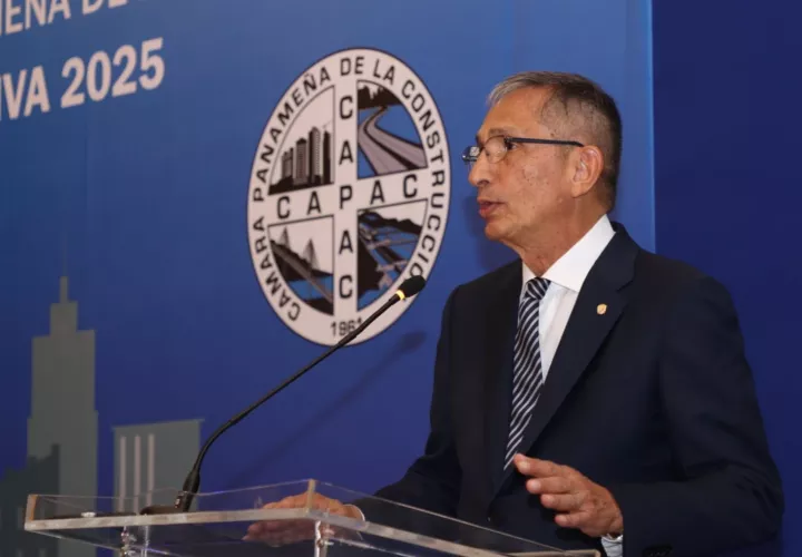 El ministro Jaime Jované  asistió a  la toma de posesión de la JD de Capac. Foto: Cortesía