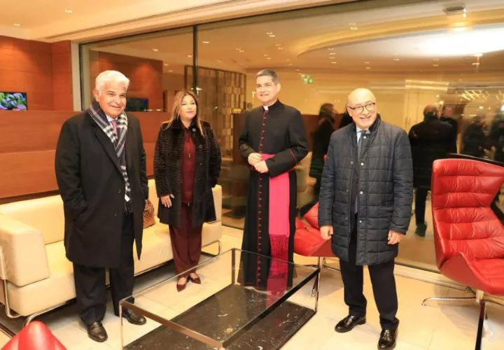 Recibimiento del presidente, José Raúl Mulino, y a su esposa Maricel de Mulino. Foto: Cortesía