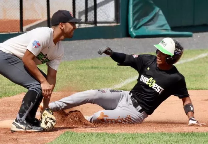 Jugadores de Panamá Oeste en un  partido de fogueo. Foto: Fedebeis