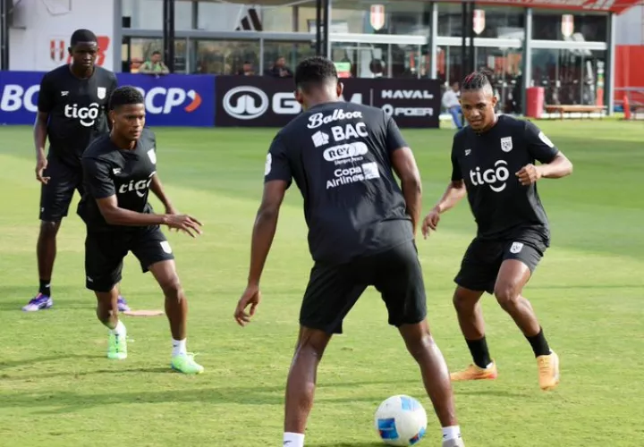 Jugadores de Panamá durante los entrenamientos con miras al partido contra Universitario. Foto: FPF