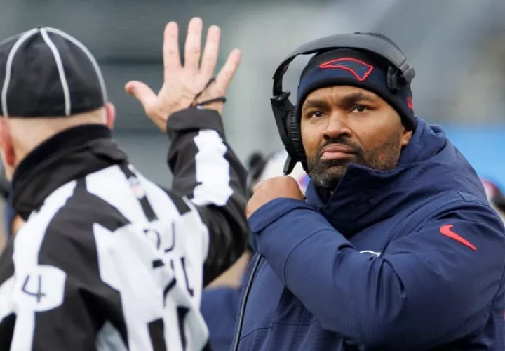 Jerod Mayo, no seguirá como entrenador de los Patriotas de Nueva Inglaterra en el fútbol americano de Estados Unidos. Foto:Foto:EFE