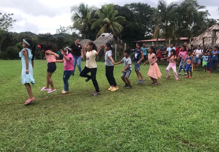 Los niños disfrutaron, hubo entrega de ropa y alimentos secos, así como juguetes donados y apadrinados por colaboradores solidarios. Foto: Diomedes Sánchez