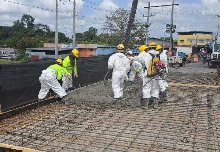 El funcionario destacó que se estima que estos trabajos de vaciado de concreto deben culminar el próximo 30 de enero. Foto. Eric Montenegro