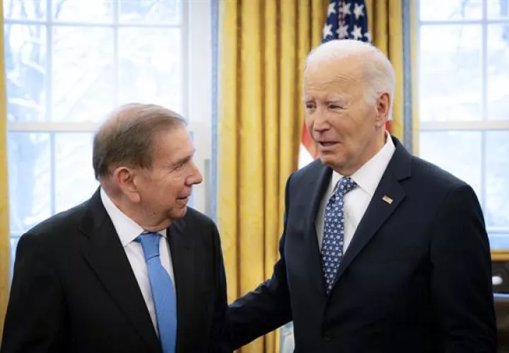 Edmundo González Urrutia junto a Joe Biden. 