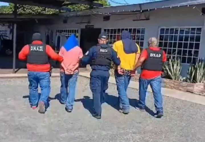 Los sospechosos del homicidio del estudiante universitario llegaron a la audiencia fuertemente custodiados. Foto. Melquíades Vásquez