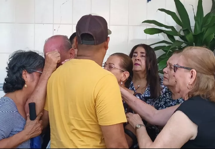 Los familiares de la educadora lloraron al conocer que el juicio será en 2026. Foto. Melquíades Vásquez